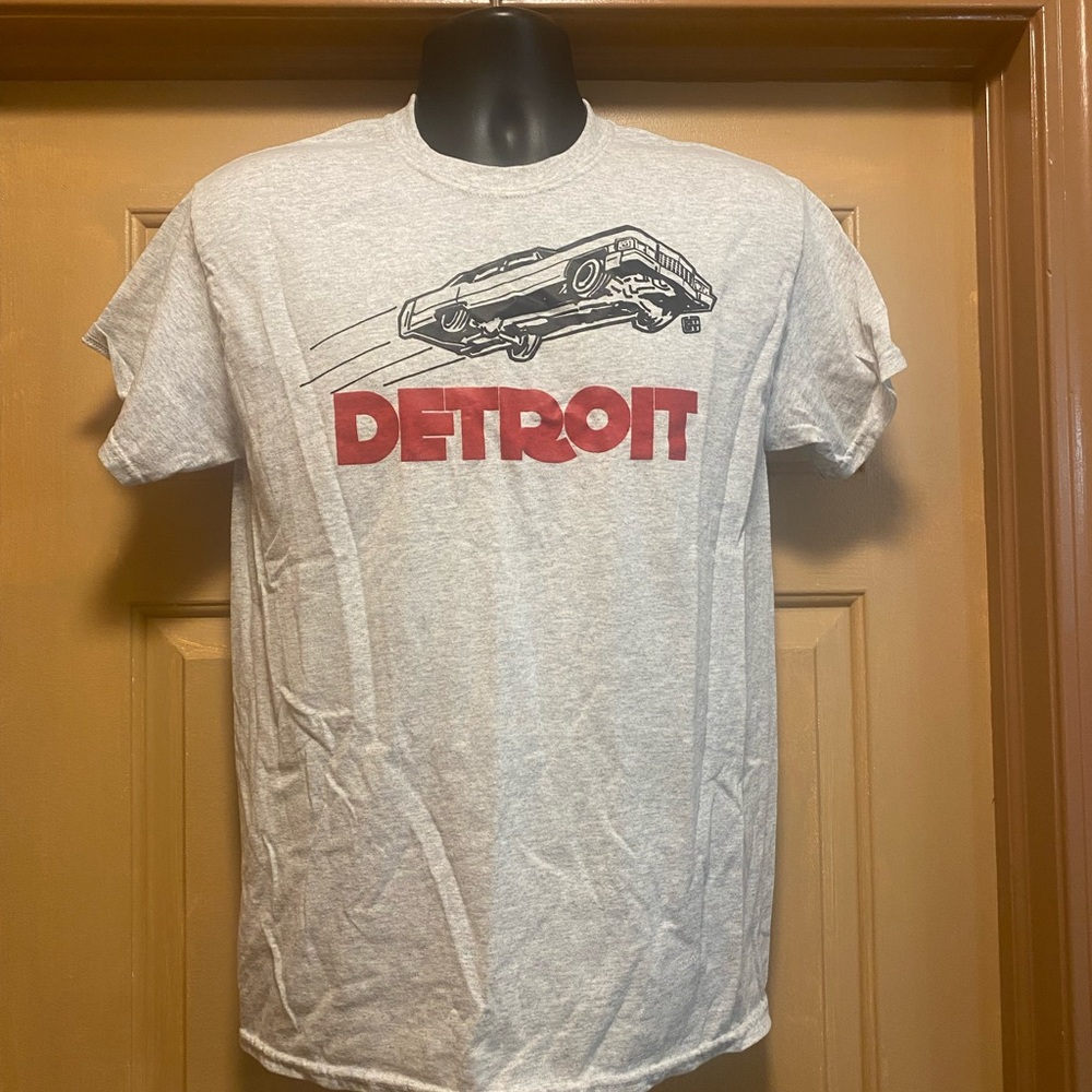 Men’s Gildan dry blend Gray Detroit w/ muscle car  graphic T-Shirt sz M